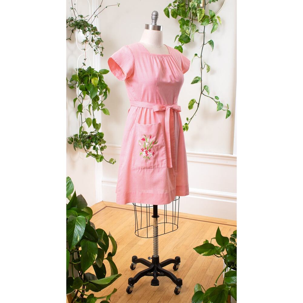 Vintage 1950s SWIRL Wrap Day Dress 50s Floral Embroidered Pink Gingham Cotton - Picture 3 of 8